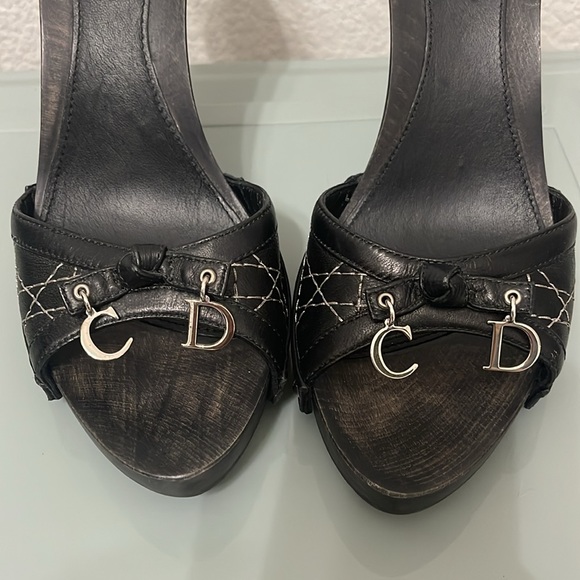 Dior sandal. Black . Size 38.5 ( run small) I’m usually a 6.5 or 7 though. - Picture 13 of 14